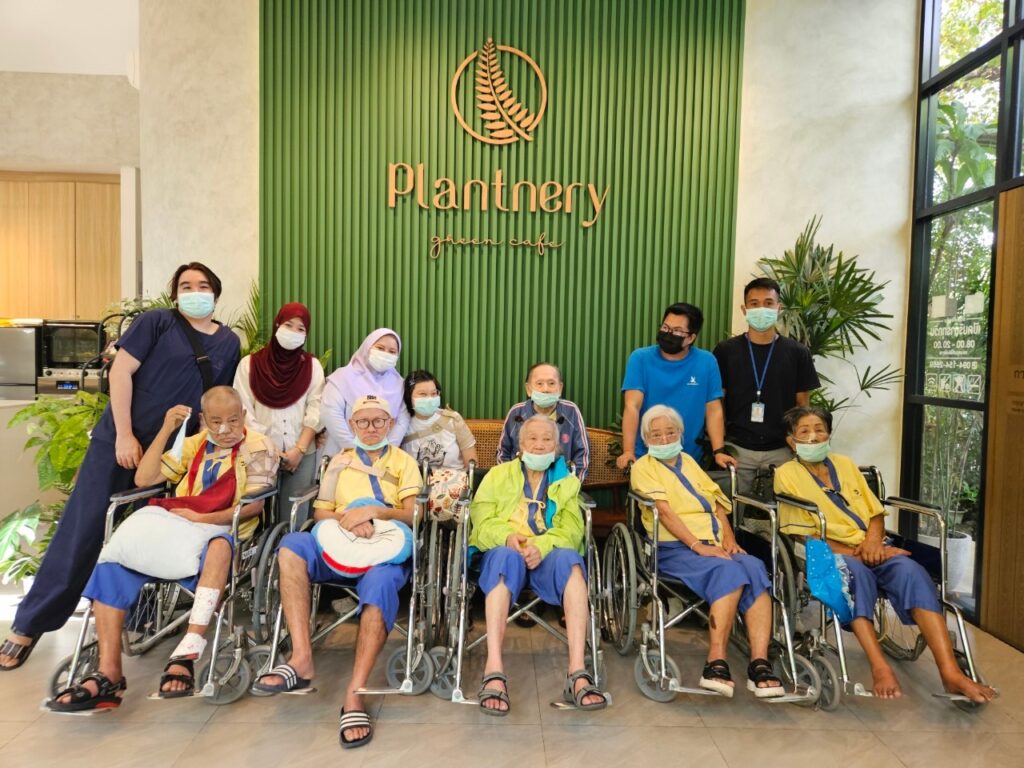 LINE_ALBUM_คาเฟ่ 221167_251112_1