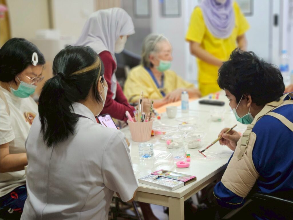 LINE_ALBUM_ระบายสี ปูนปั้น_251112_1