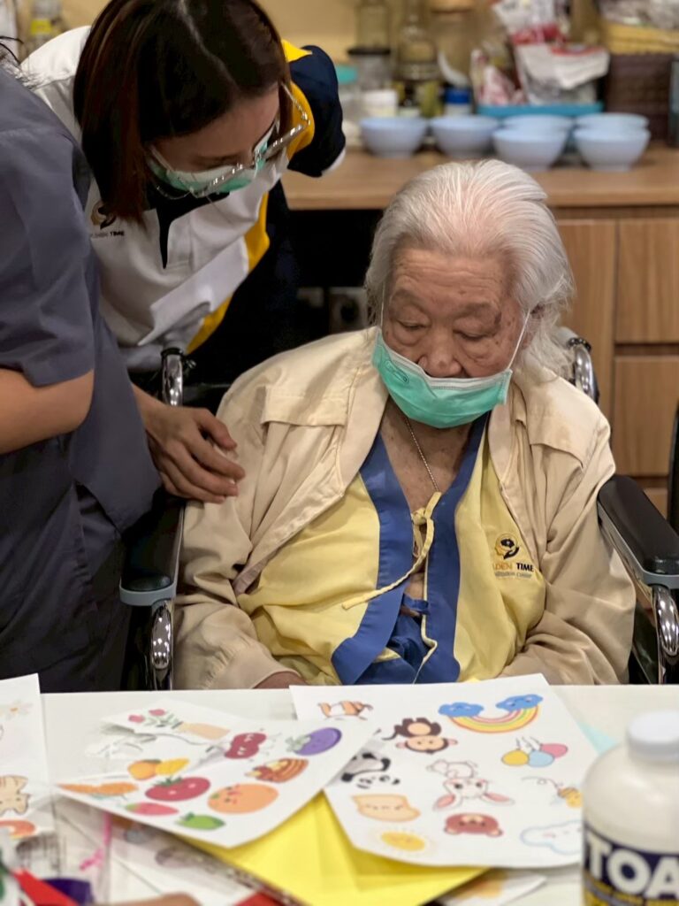 LINE_ALBUM_กิจกรรมวันแม่(เขียนการ์ดอวยพรวันแม่)_251