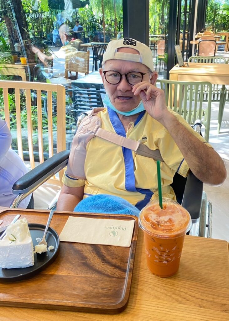 LINE_ALBUM_คาเฟ่ 221167_251217_1