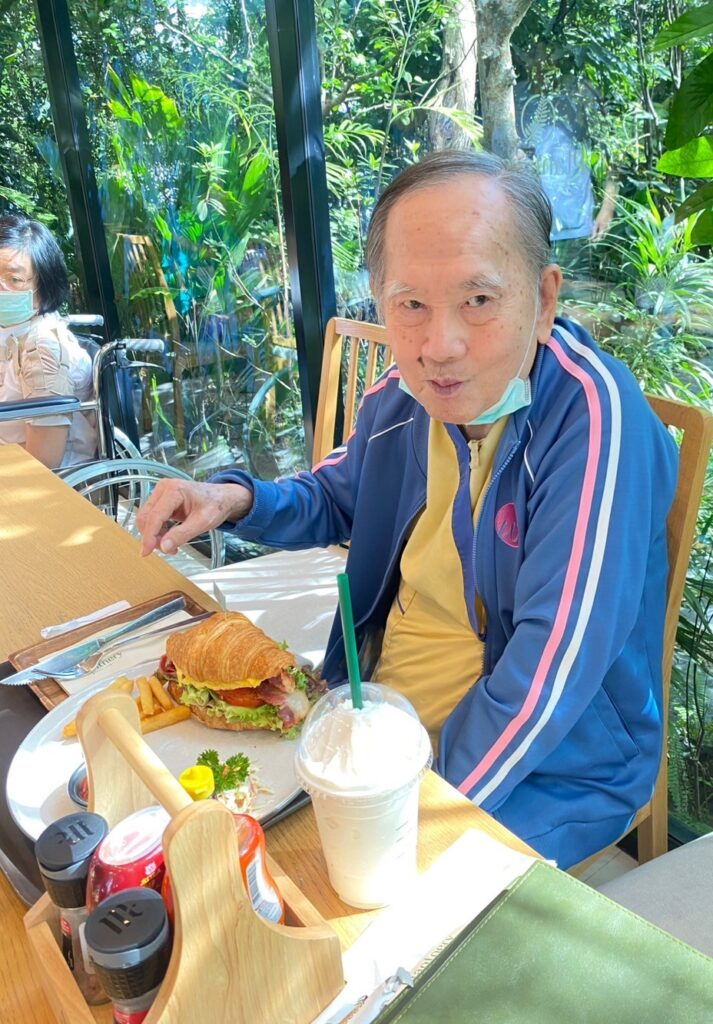 LINE_ALBUM_คาเฟ่ 221167_251217_4