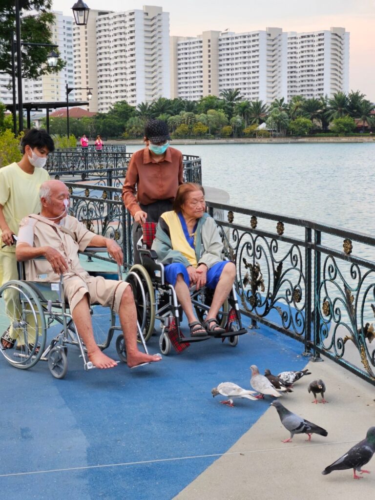 LINE_ALBUM_ชมสวน_251217_2