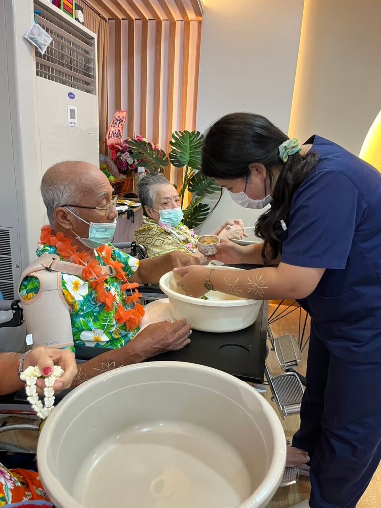 LINE_ALBUM_สงกรานต์ 10467_251217_1