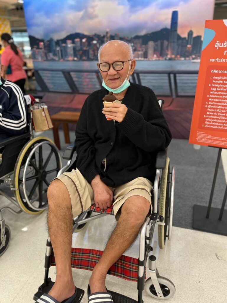 LINE_ALBUM_ไปห้าง_251217_3