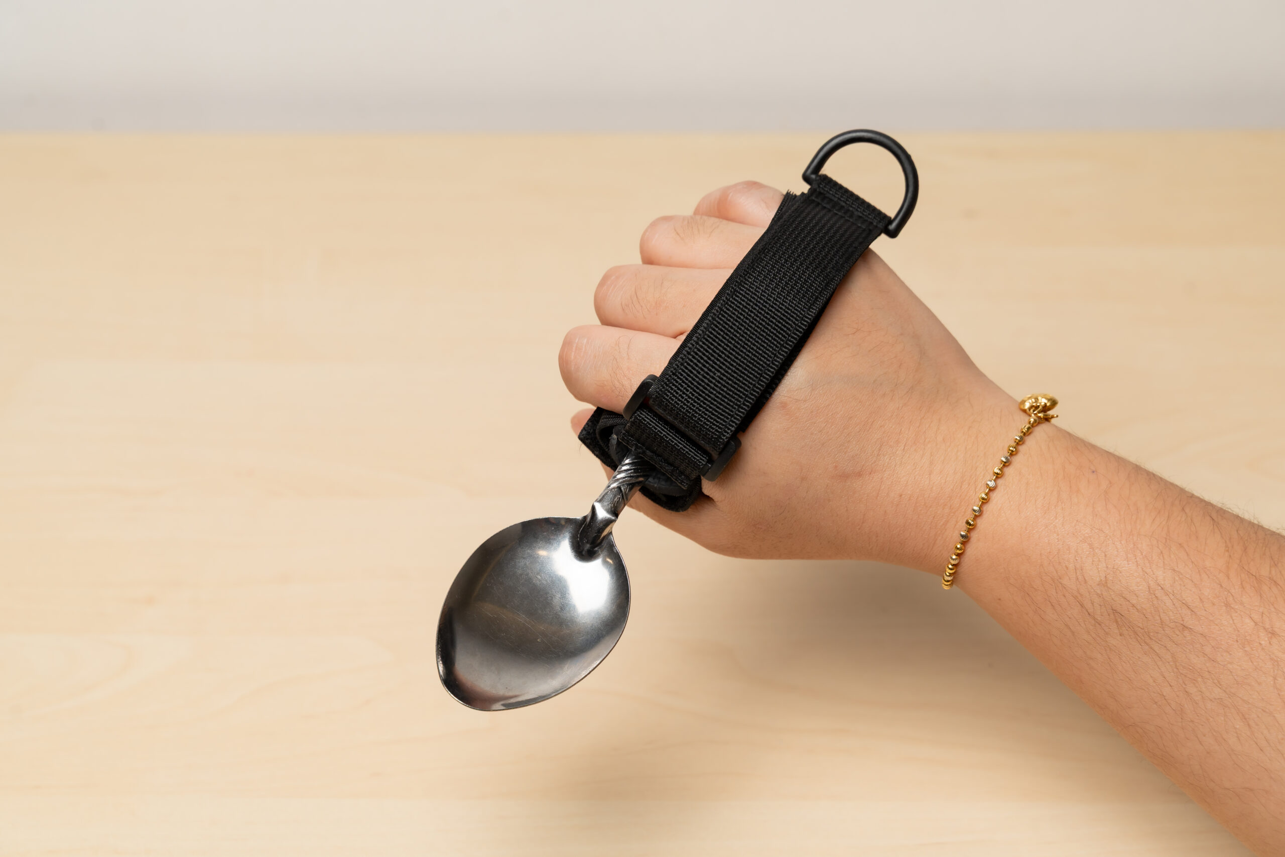 Universal Cuff ปลอกช่วยจับช้อนส้อมสำหรับผู้ป่วยมืออ่อนแรง